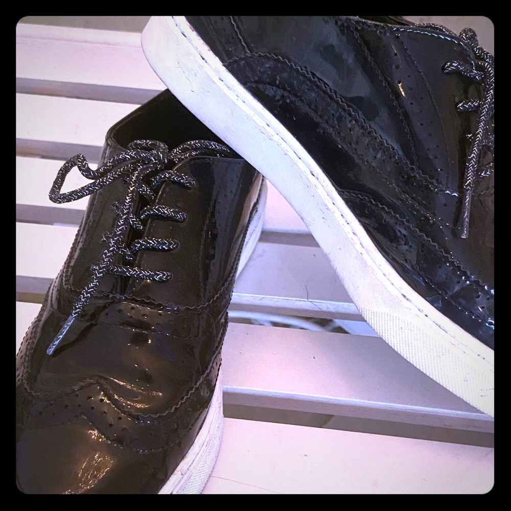 Cute womens wing tip black shoes with white sole